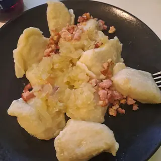 Z okrasą i cebulką